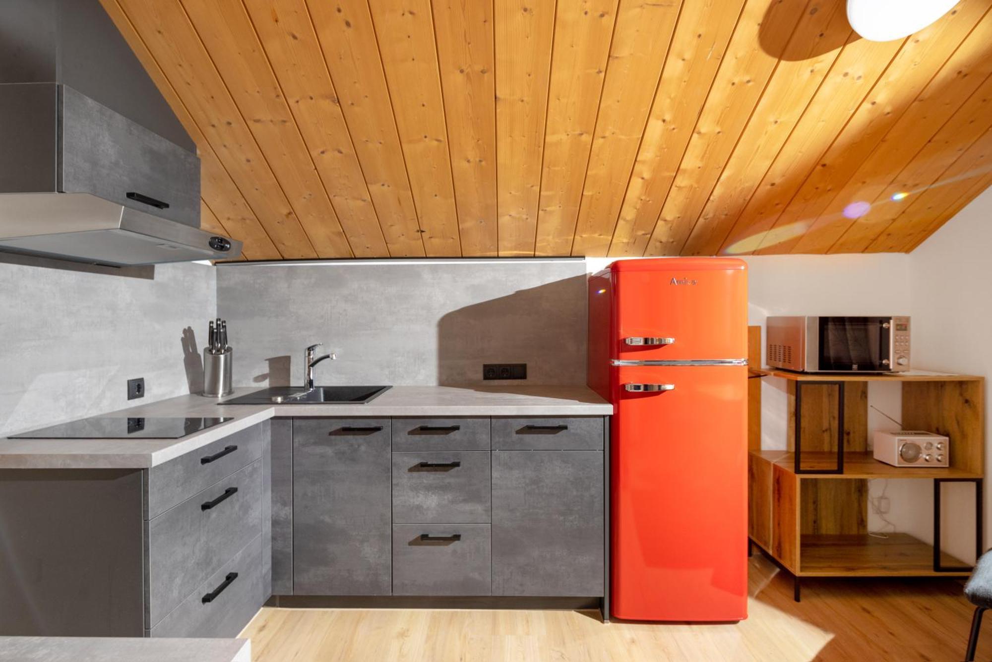 Apartmenthaus Matri By Pferd Auf Wolke ヴァルト・アム・アールベルク エクステリア 写真